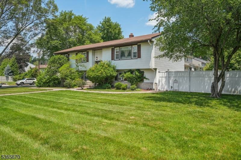 Paramus Boro, NJ 07652,239 Homestead Rd