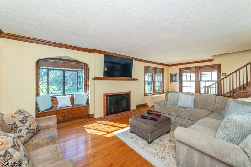 West Caldwell Twp., NJ 07006,148 Smull Ave