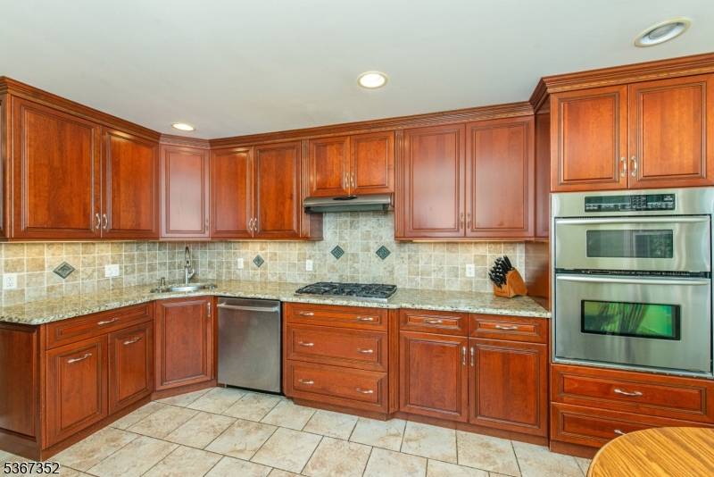 West Caldwell Twp., NJ 07006,148 Smull Ave