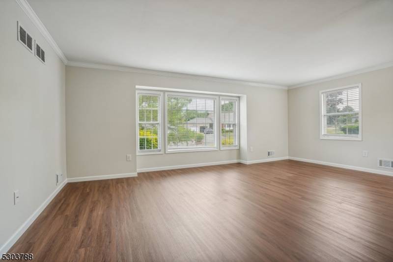 Florham Park Boro, NJ 07932,110 Brandywyne Dr #1