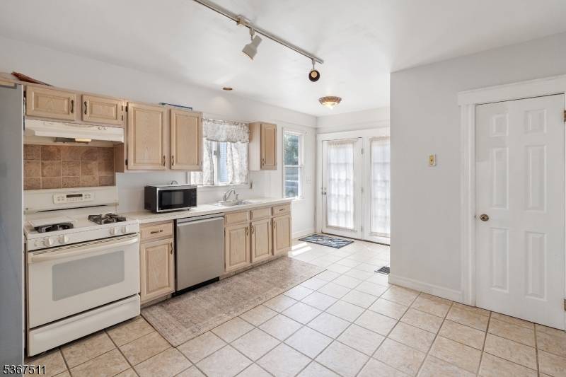 Dunellen Boro, NJ 08812,511 Grove St