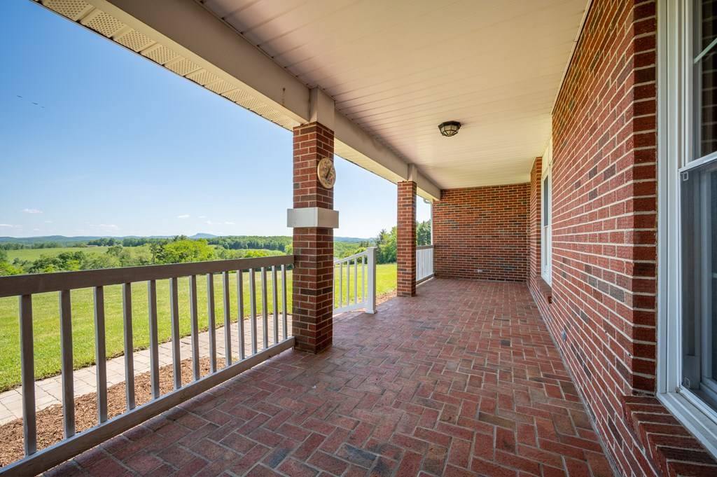 Hillsville, VA 24343,8214 Snake Creek Rd