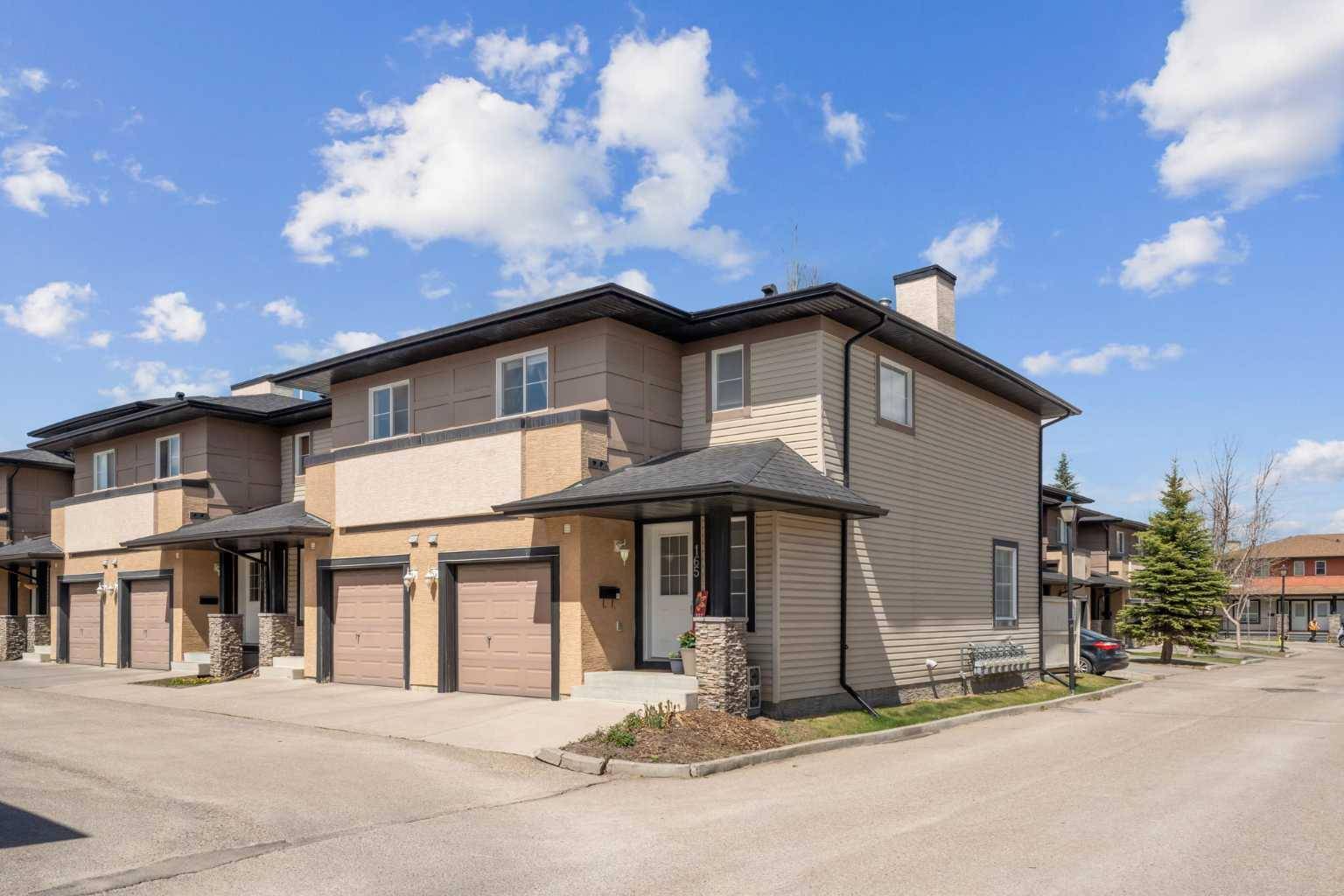 165 Eversyde Common Southwest, Calgary, AB T2Y 4Z5