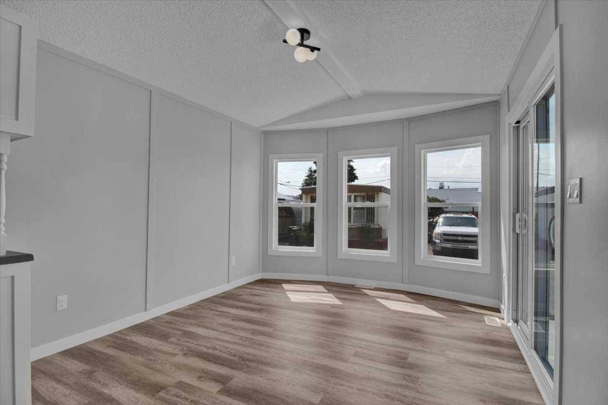 Calgary, AB T2J 5Z2,2106 50 ST Southeast #27
