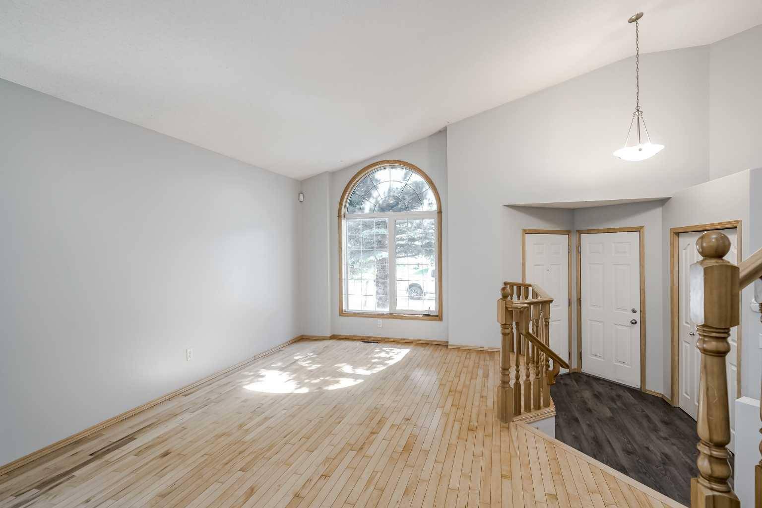 Calgary, AB T3K 6C2,31 Panatella DR NW