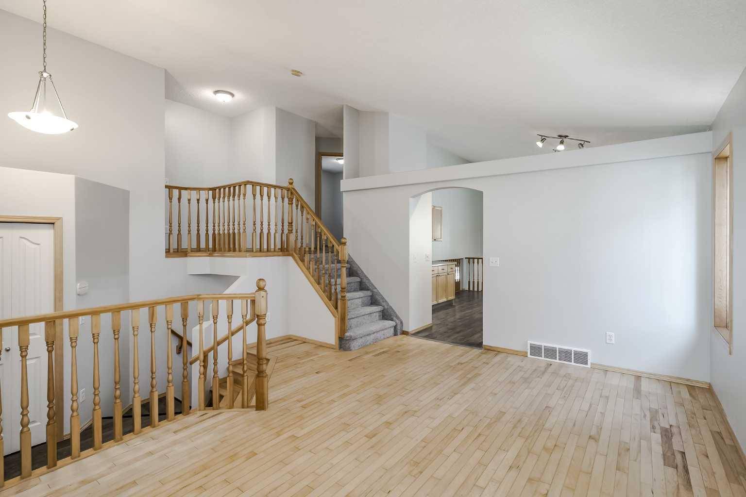 Calgary, AB T3K 6C2,31 Panatella DR NW