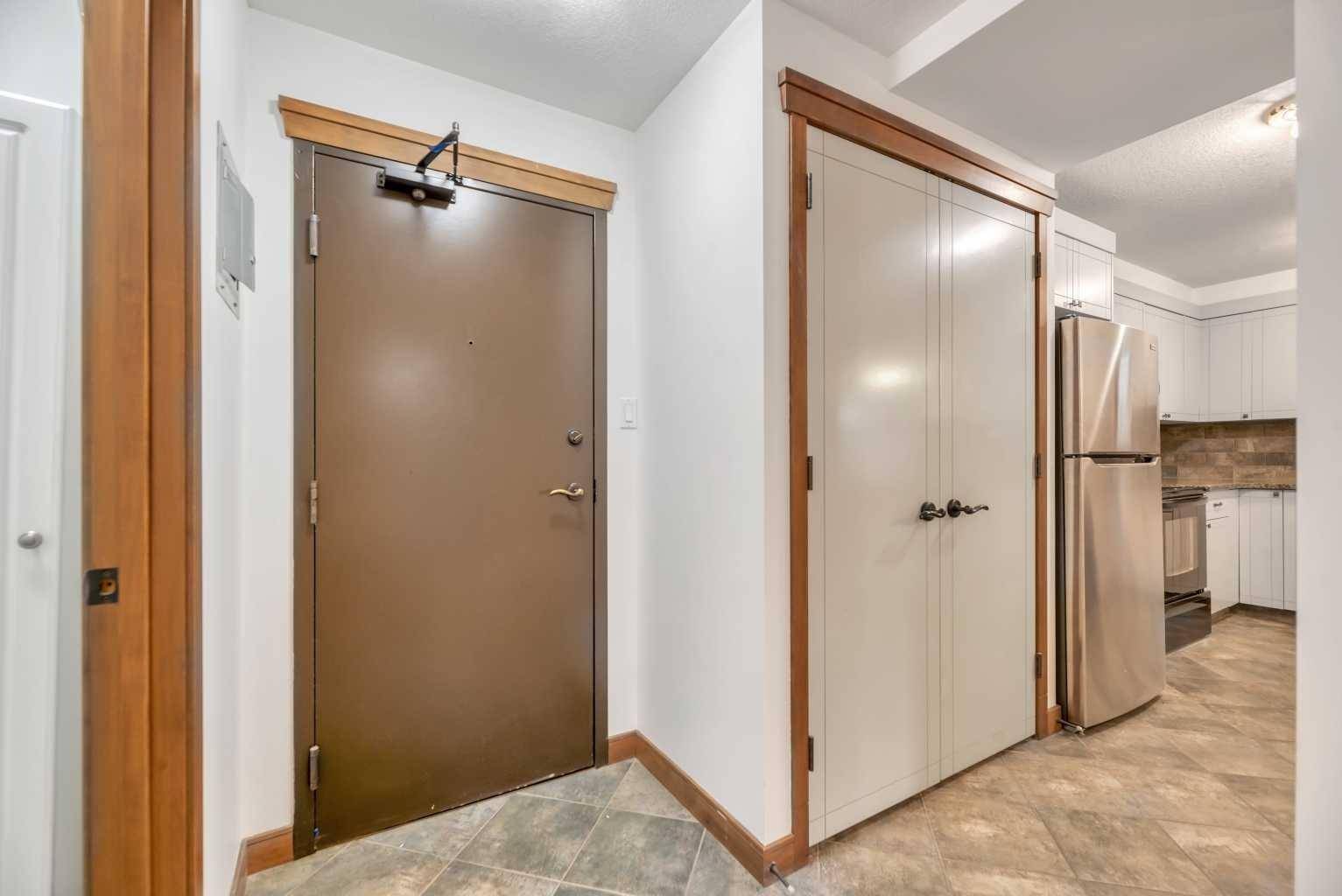 Calgary, AB T2S 1H3,315 50 AVE SW #209