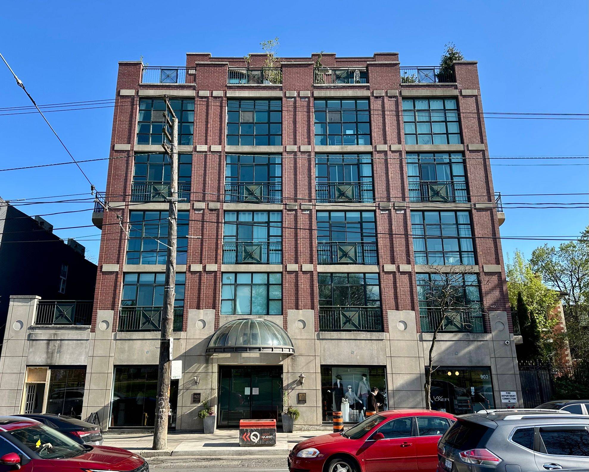 Toronto C01, ON M6J 1G5,901 Queen ST W #201