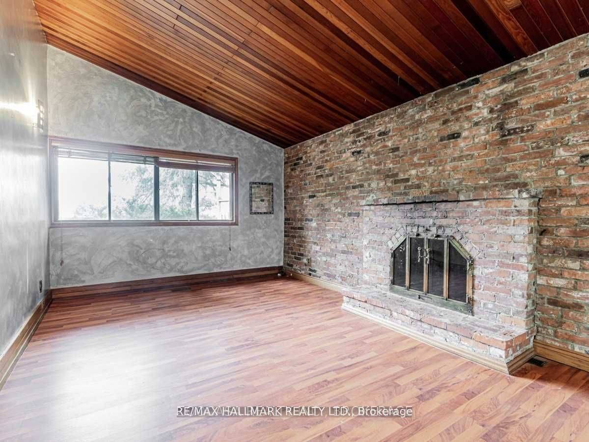 Toronto E09, ON M1G 2T8,901 Brimorton DR #Upper