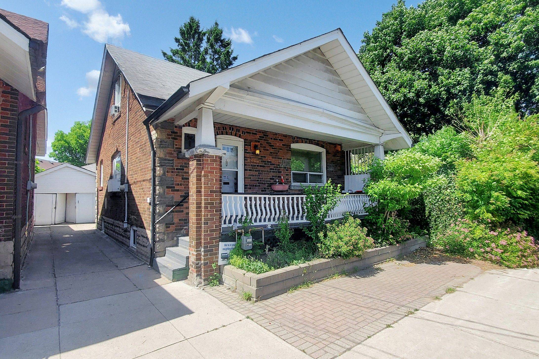 Toronto E03, ON M4K 3X5,1398 Pape AVE