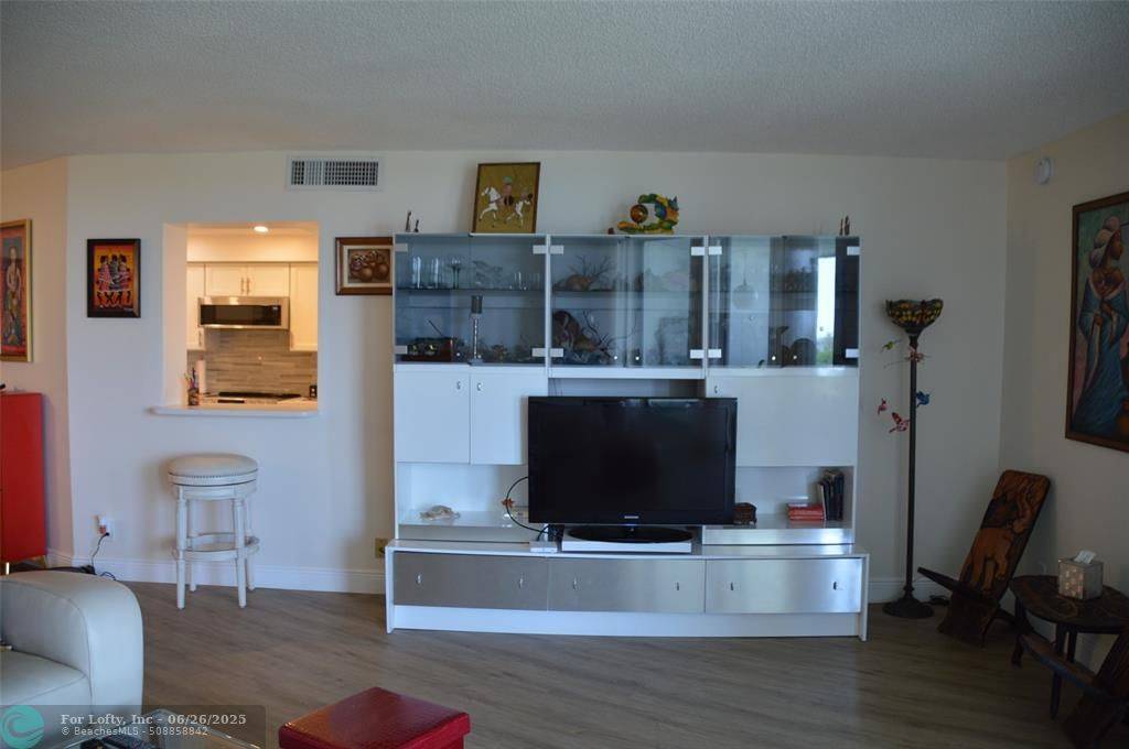 Pompano Beach, FL 33069,3090 N Course Dr #805