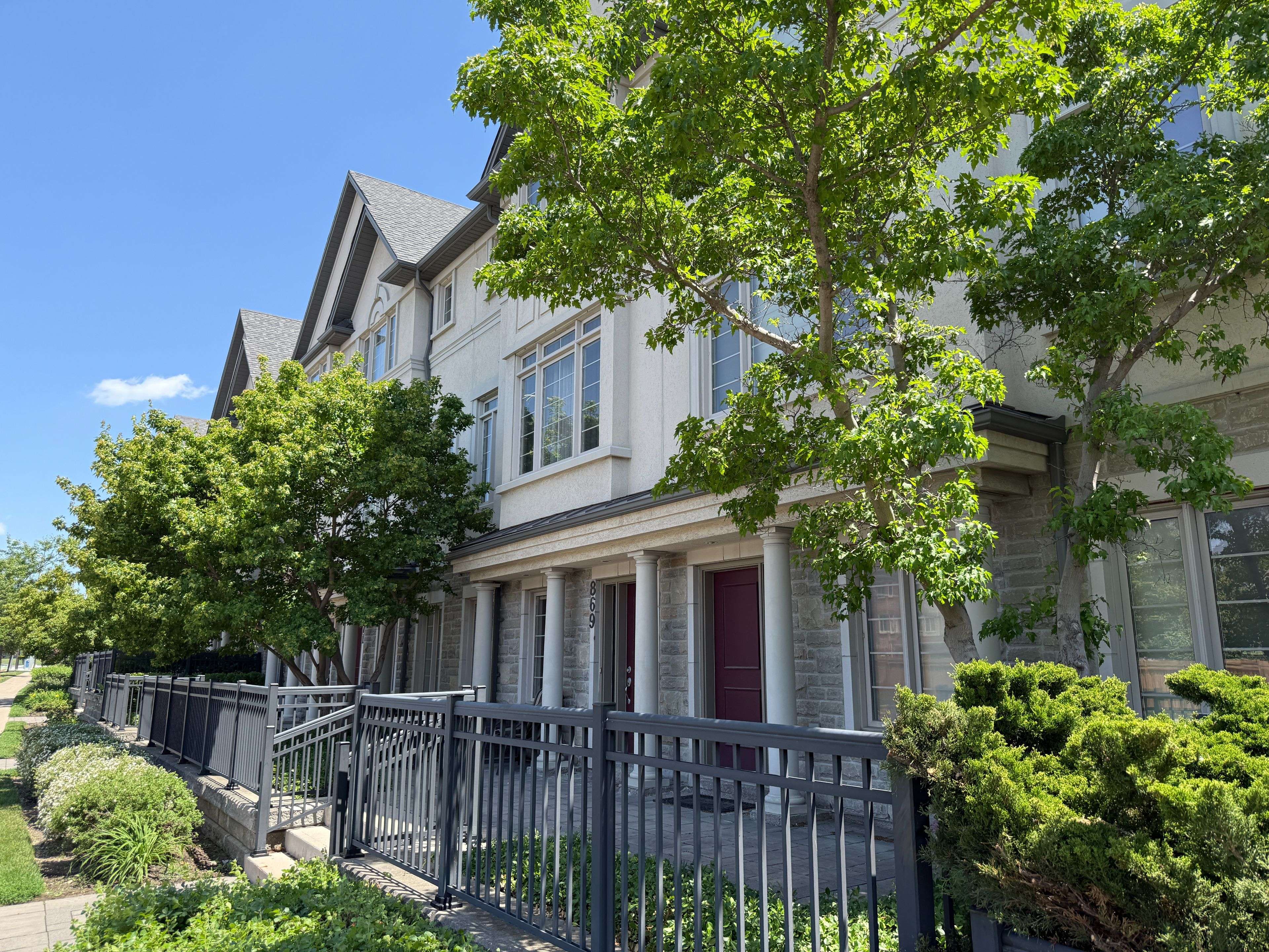 871 New Westminster DR #25, Vaughan, ON L4J 0G8
