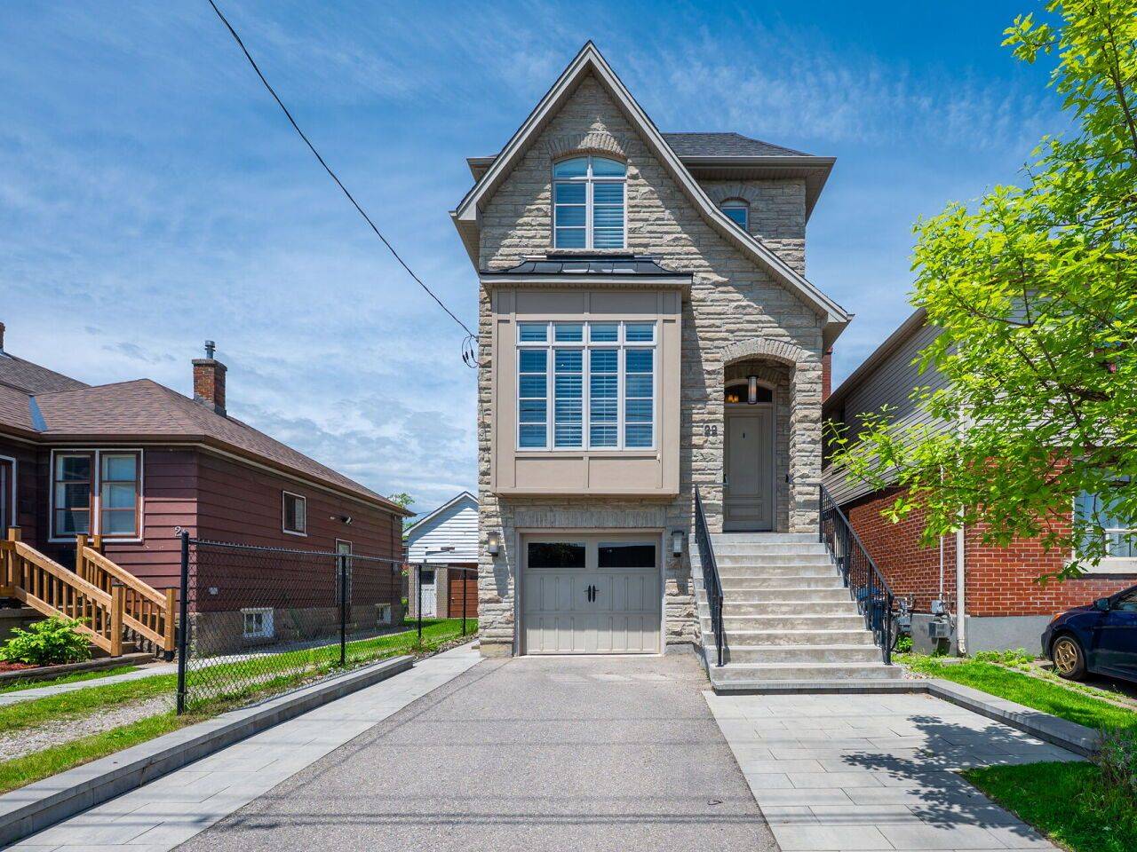 22 Portland ST, Toronto W06, ON M8Y 1A5