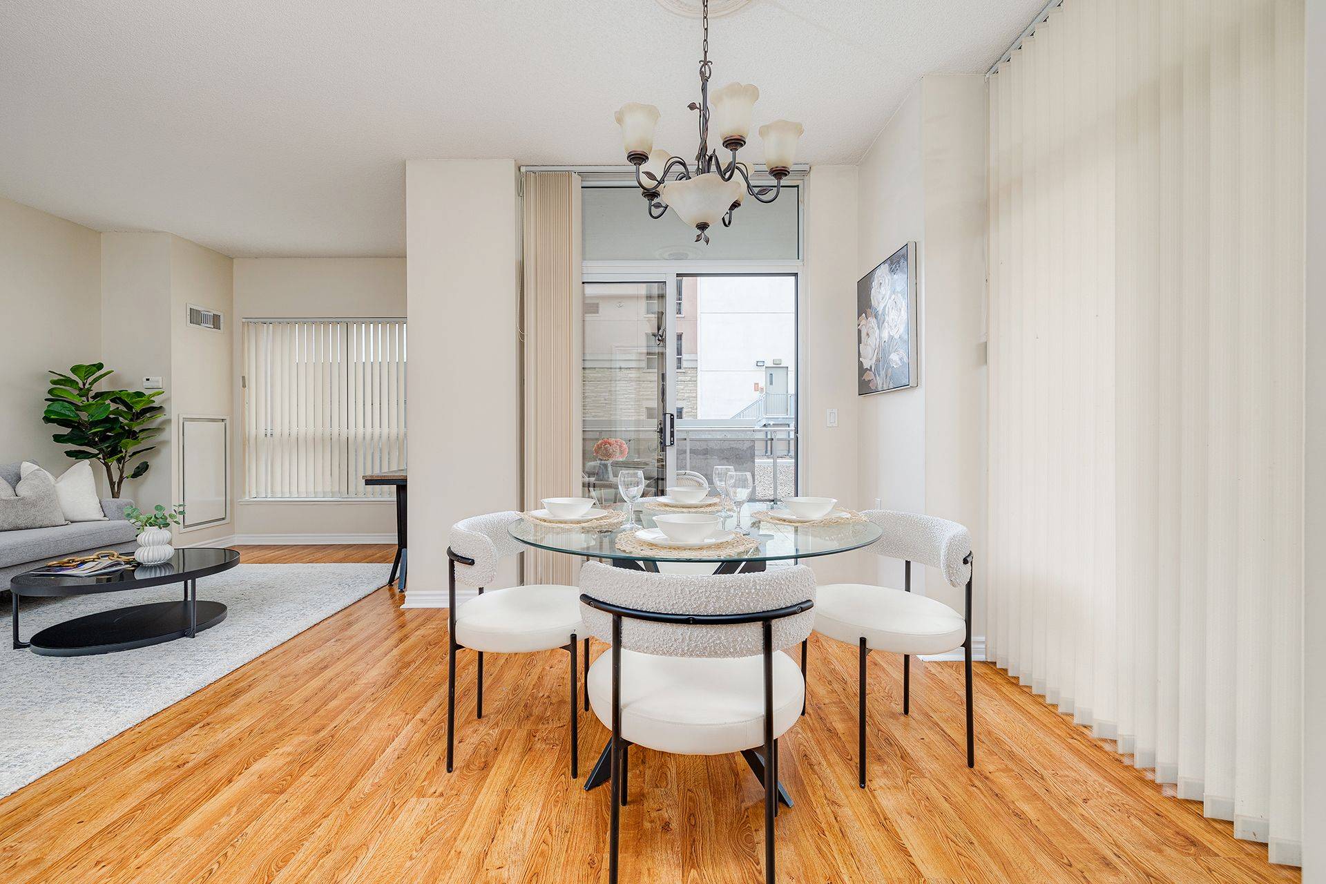 Mississauga, ON L5V 0A4,810 Scollard CT #206