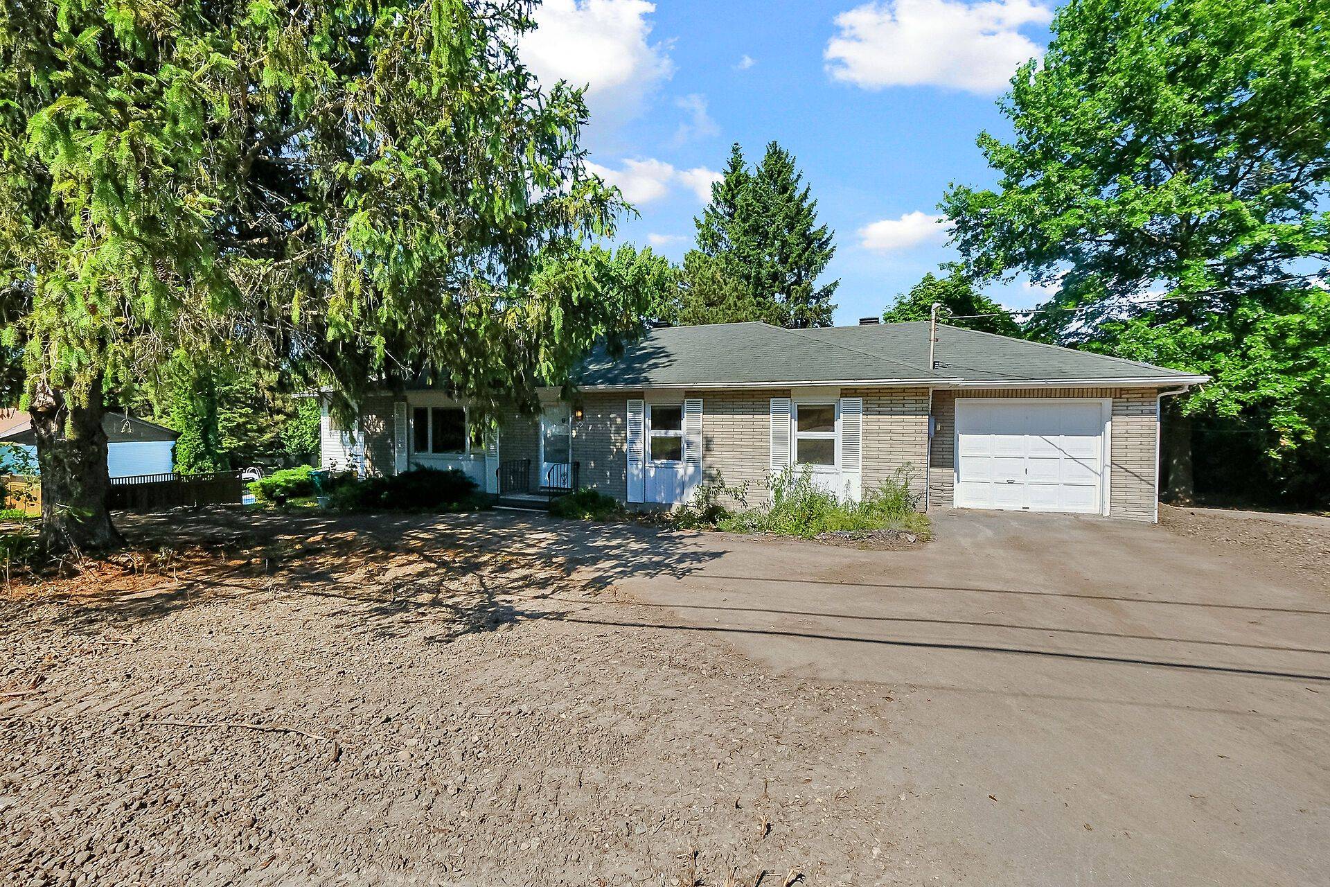 Beacon Hill North - South And Area, ON K1J 7E6,10 Delong DR