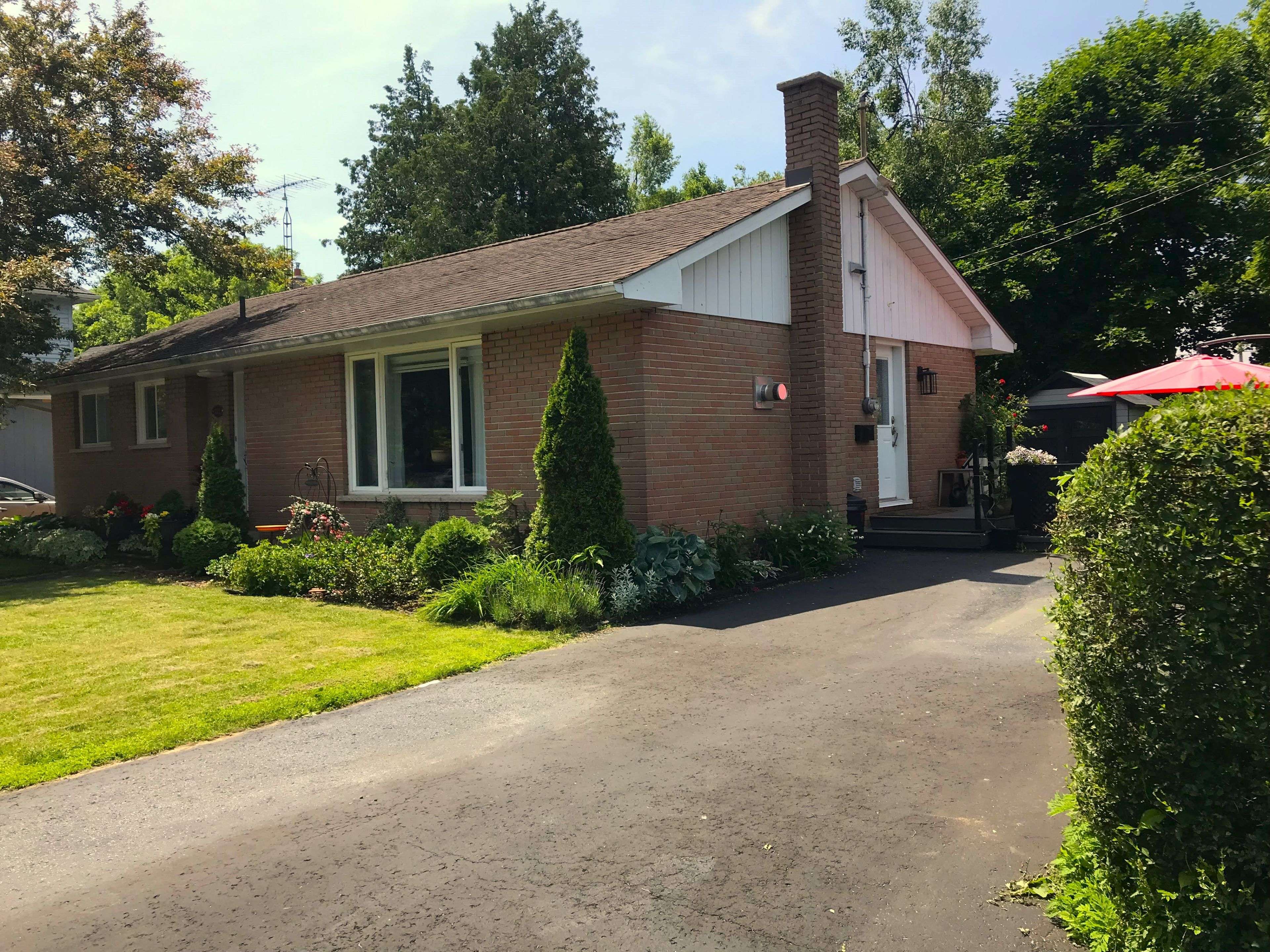 Gananoque, ON K7G 1X5,312 Henrietta ST