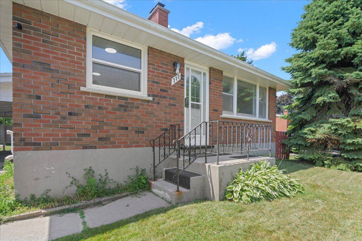 Peterborough South, ON K9J 3X8,777 Barbara CRES