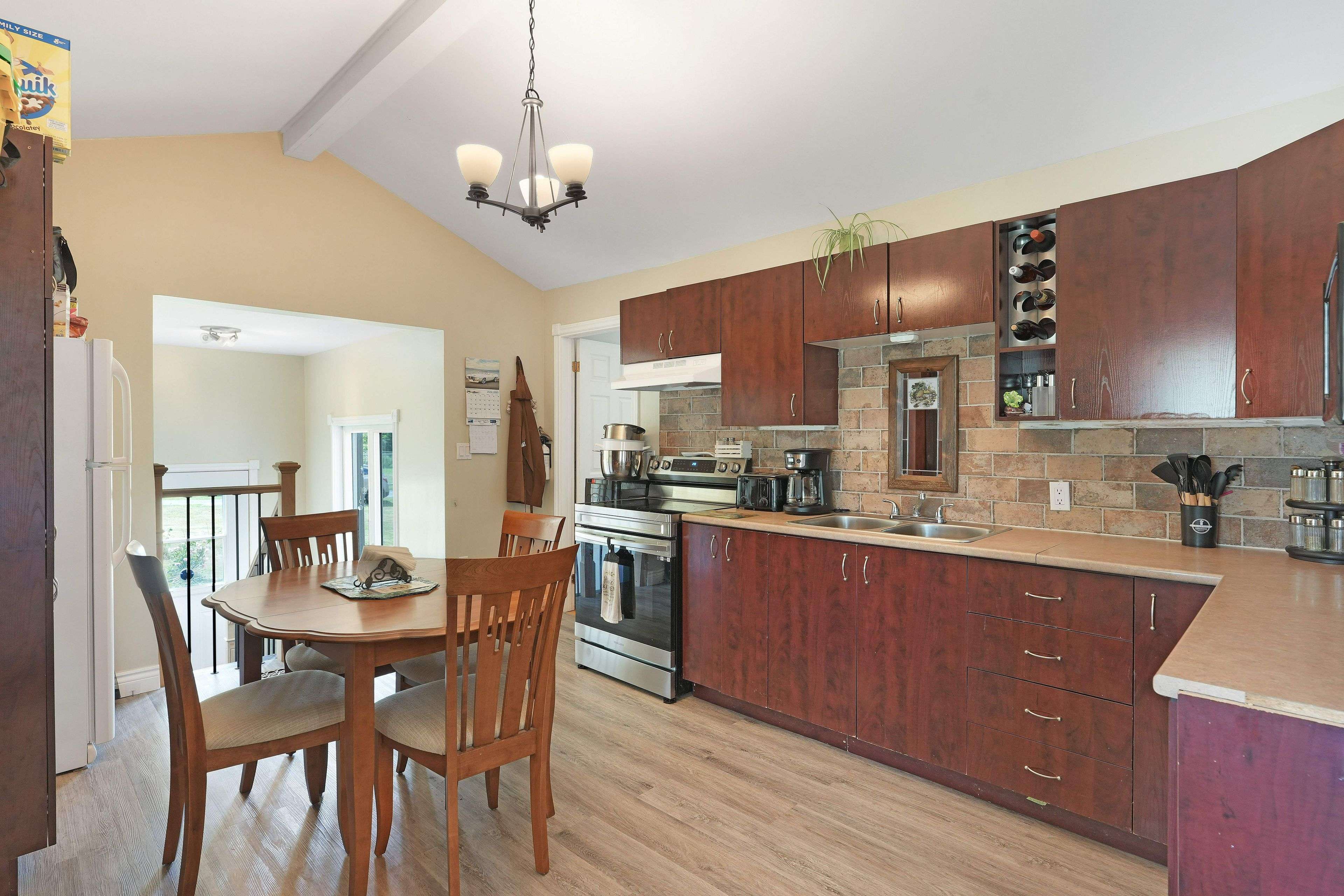 North Glengarry, ON K0B 1H0,21895 SEGUIN MILL ST
