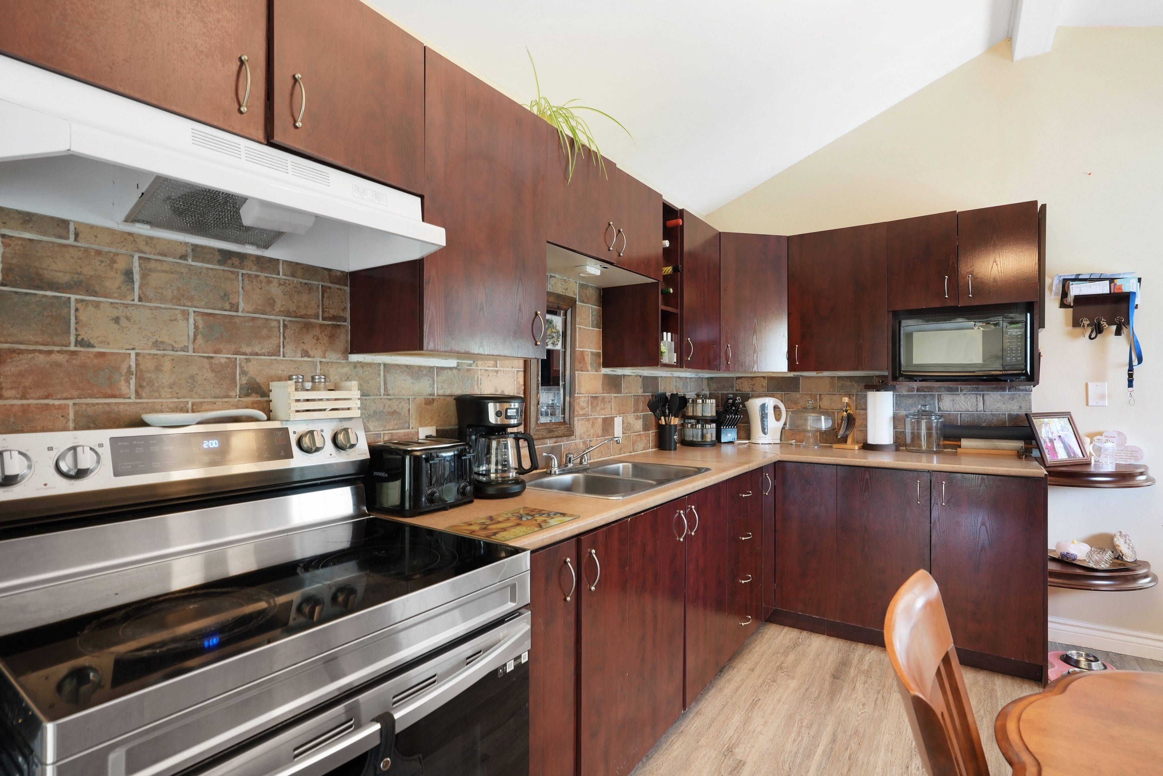 North Glengarry, ON K0B 1H0,21895 SEGUIN MILL ST