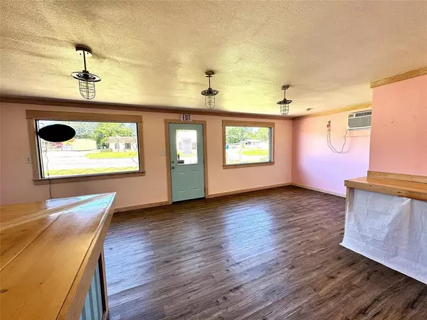 Malakoff, TX 75148,502 E Royall Boulevard