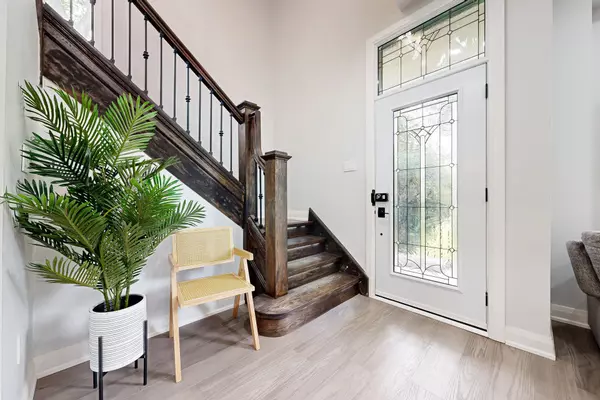 Newmarket, ON L3Y 4E3,22 Niagara ST