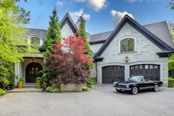 42 Lorraine GDNS, Toronto W08, ON M9B 4Z6