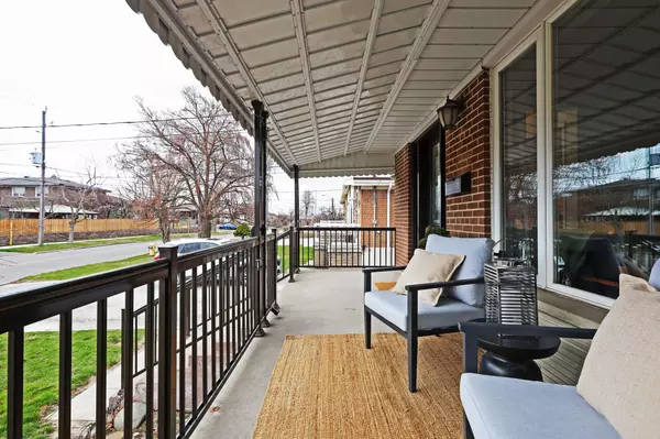 Toronto W04, ON M9N 3L1,49 Howbert DR
