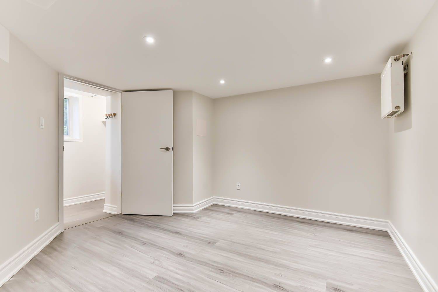 Toronto C01, ON M6G 3R2,360 Roxton RD #BSMT