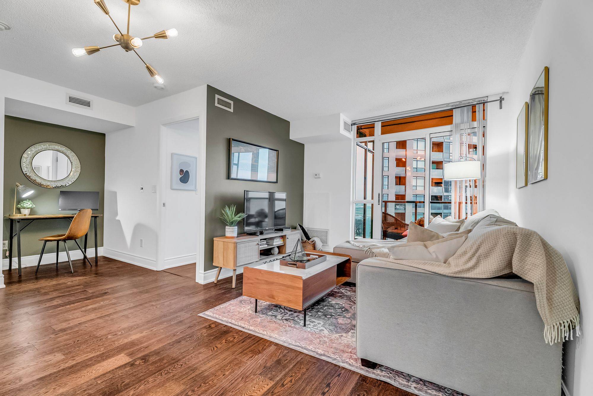 Toronto C01, ON M5V 1B2,231 Fort York BLVD #1701