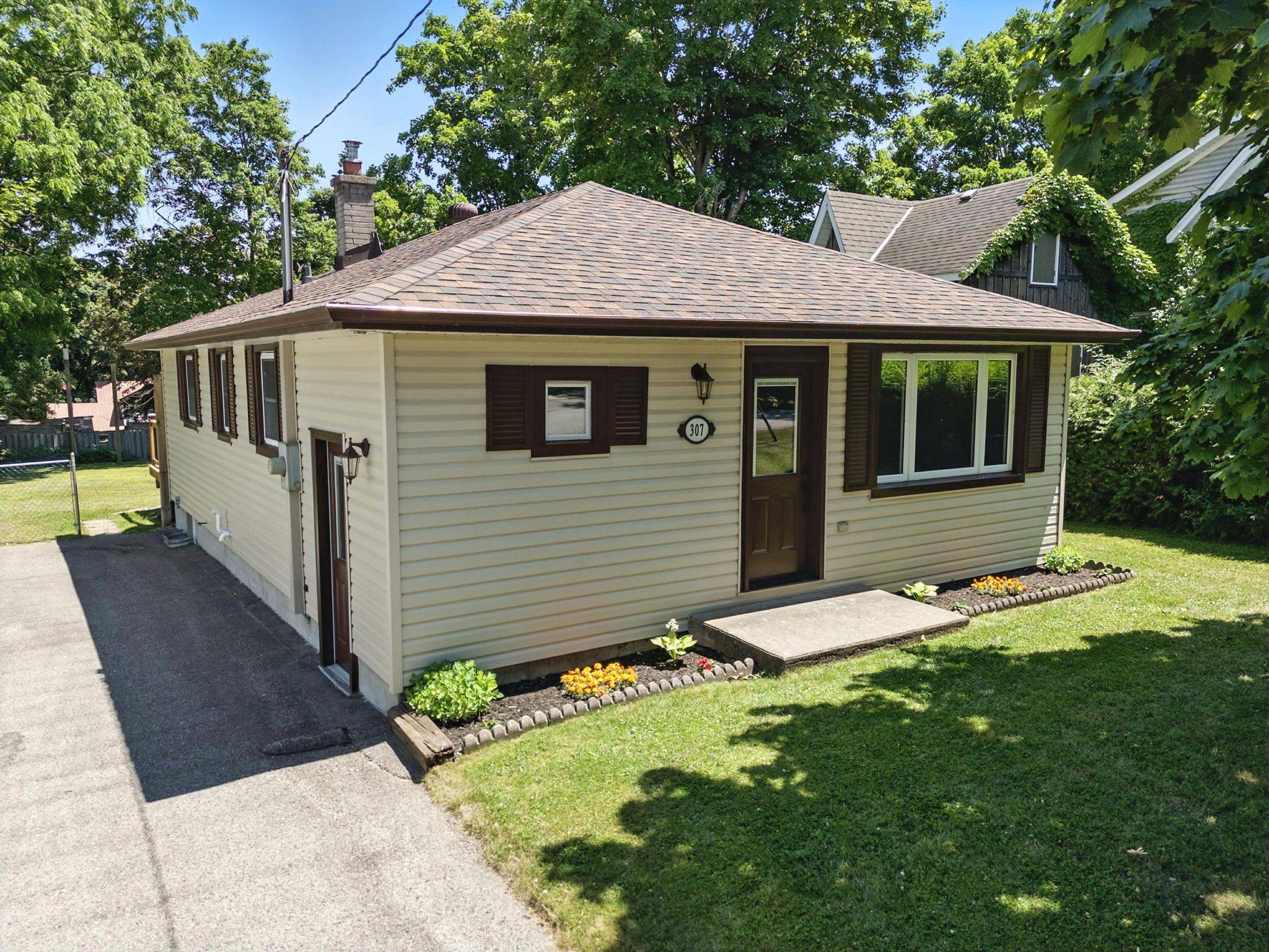 Scugog, ON L9L 1M4,307 Cochrane ST