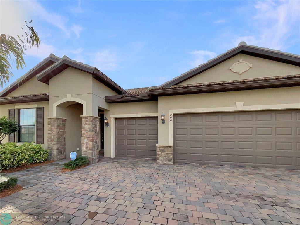 Port St Lucie, FL 34984,744 SE Villandry Way