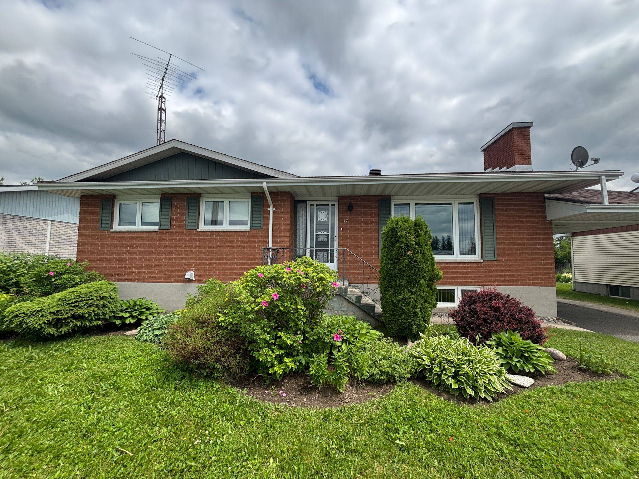 Armstrong, ON P0J 1E0,17 Ninth AVE