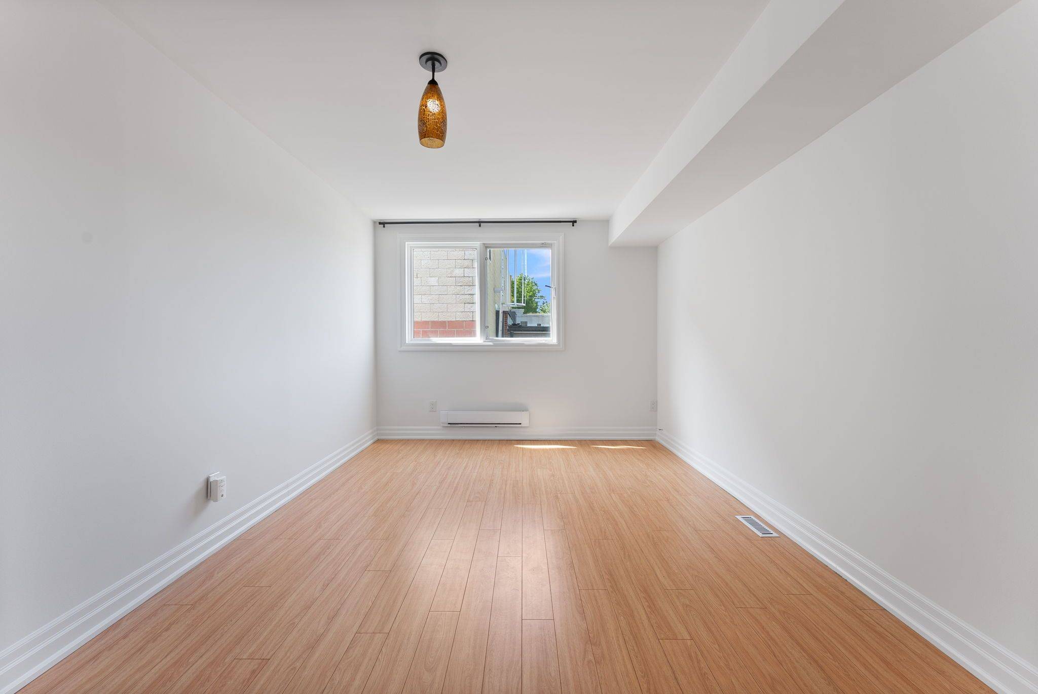 Burlington, ON L7T 3J1,985 Kingsway DR #5