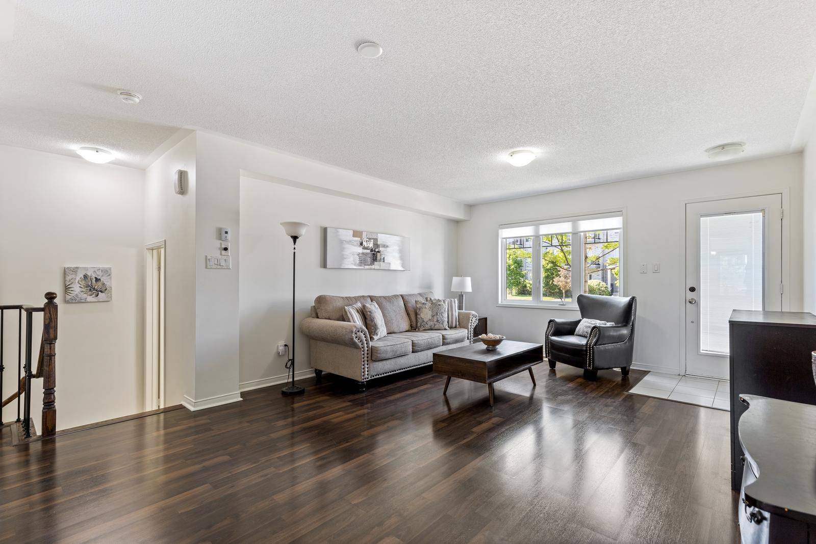 Mississauga, ON L5M 0T2,3070 Thomas ST #5