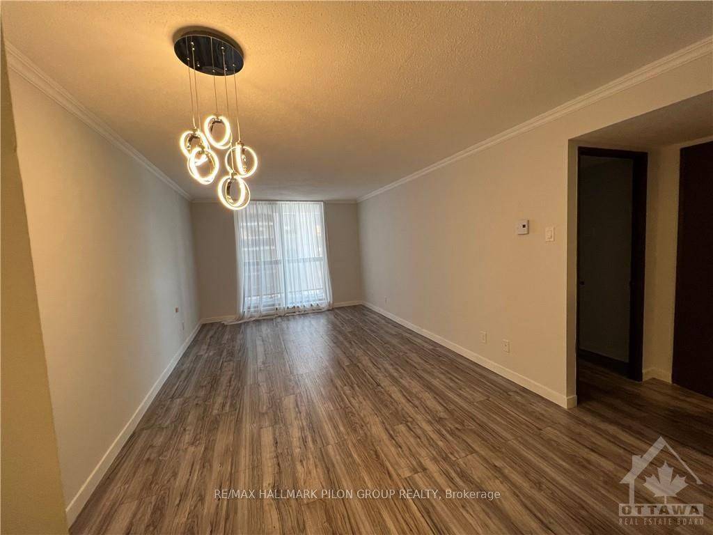Ottawa Centre, ON K1R 7X1,475 Laurier AVE W #1504