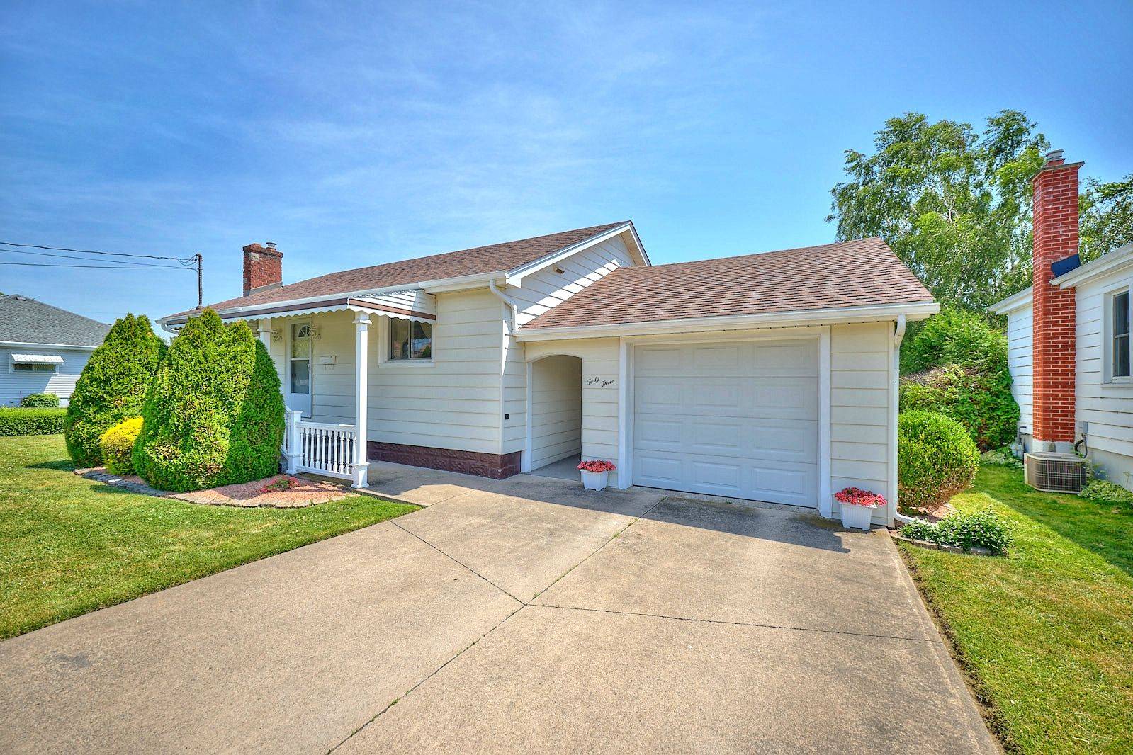 Port Colborne, ON L3K 4S2,43 Silver ST E