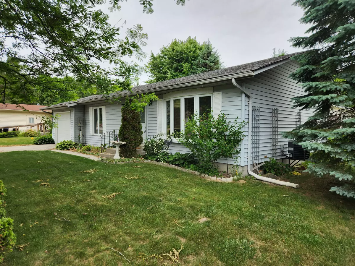 New Tecumseth, ON L0G 1W0,2 Balsam CT
