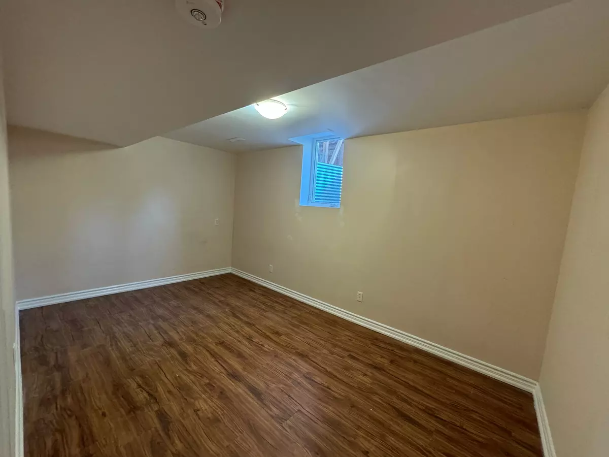 Mississauga, ON L5M 6J8,3162 Caulfield CRES #Basemen