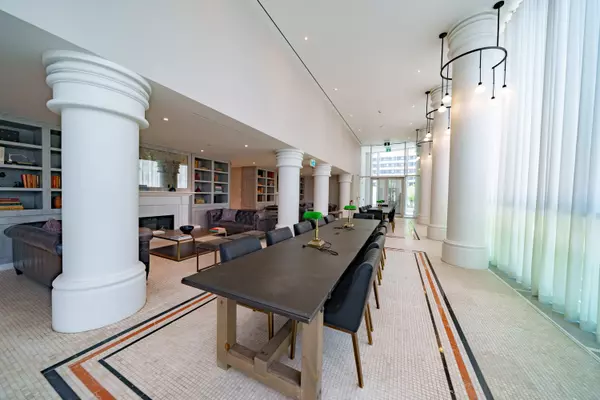 Toronto C03, ON M4R 0A4,33 Helendale AVE #814