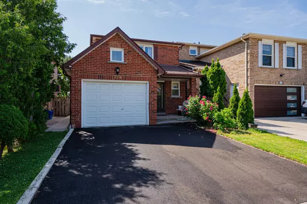 228 Lech Walesa DR, Mississauga, ON L5B 3H6