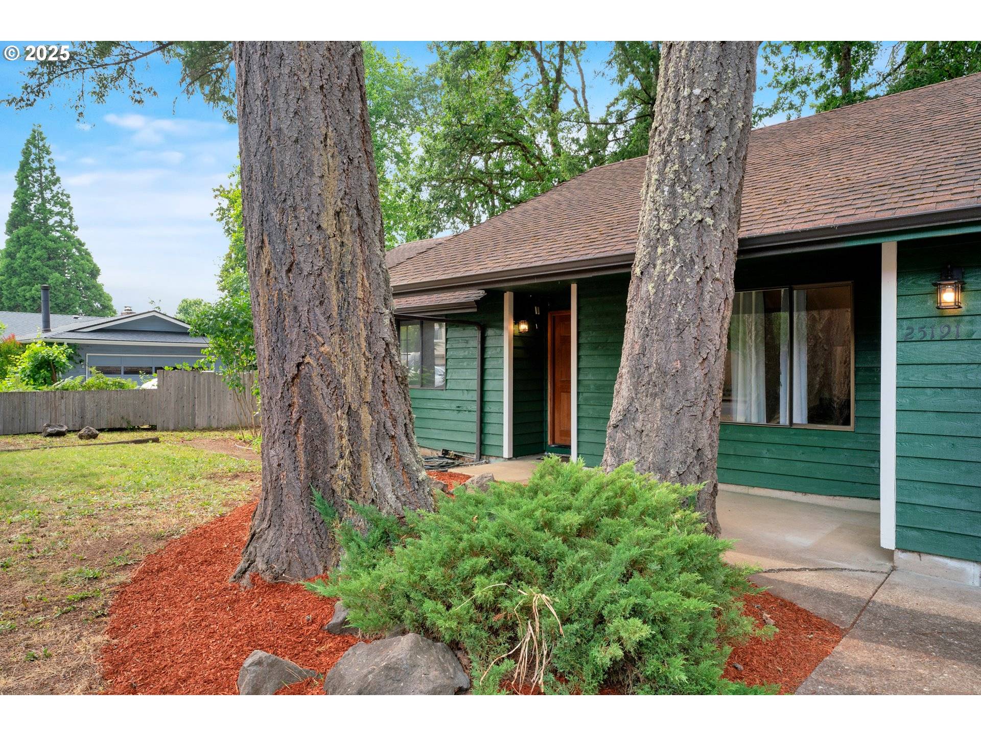 Veneta, OR 97487,25191 BERRY LN