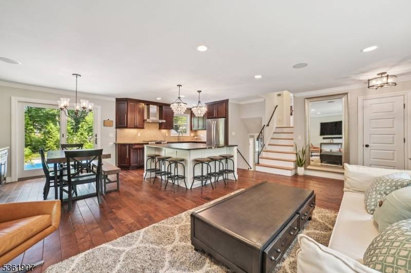 Livingston Twp., NJ 07039,24 Brookside Pl