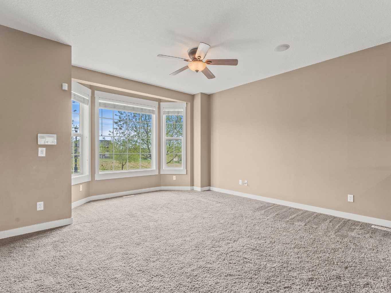 Chestermere, AB T1X 0L8,364 Rainbow Falls DR