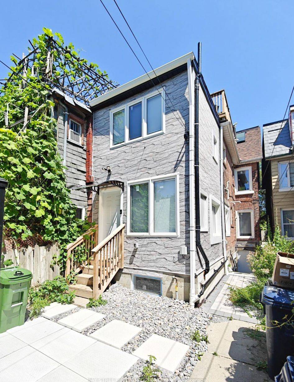 Toronto C01, ON M6G 3K2,598 Crawford ST #Unit 1