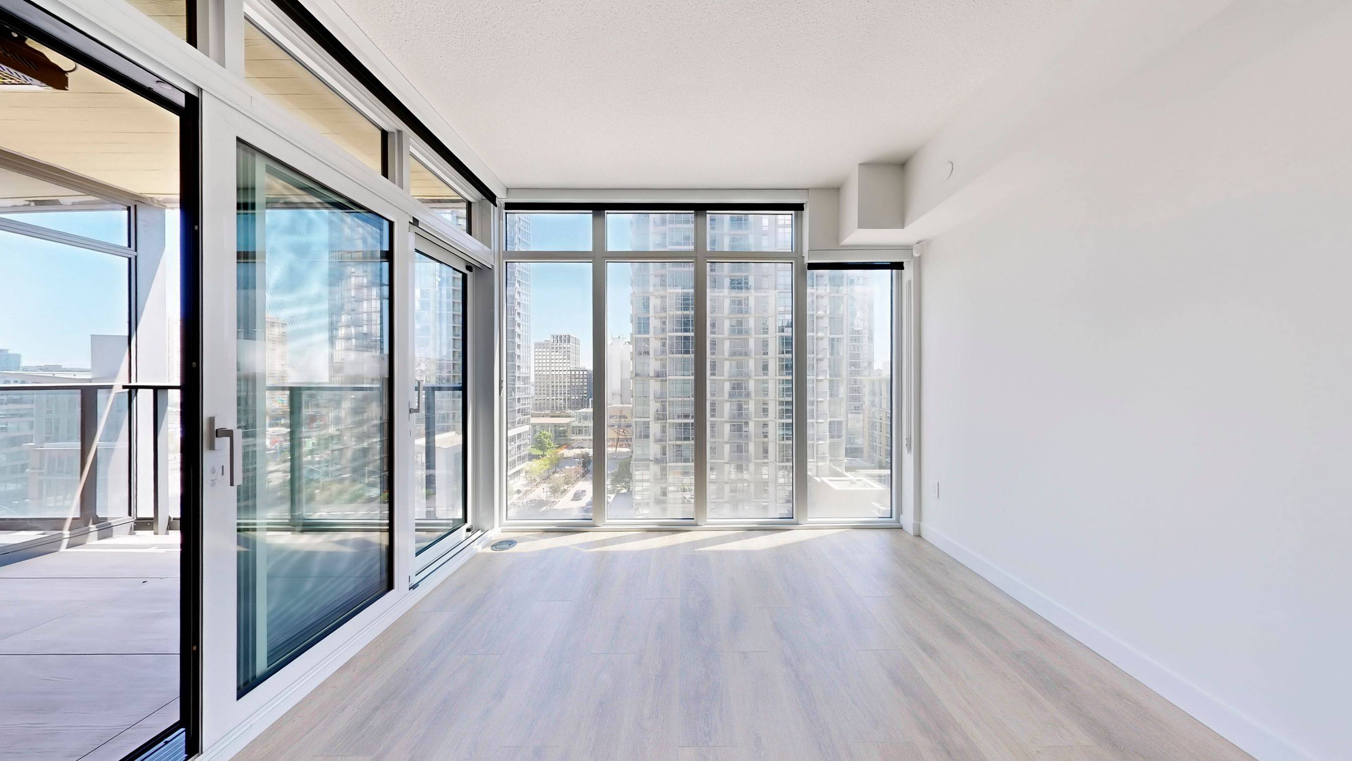 1 Concord Cityplace WAY #612, Toronto C01, ON M5V 0X3