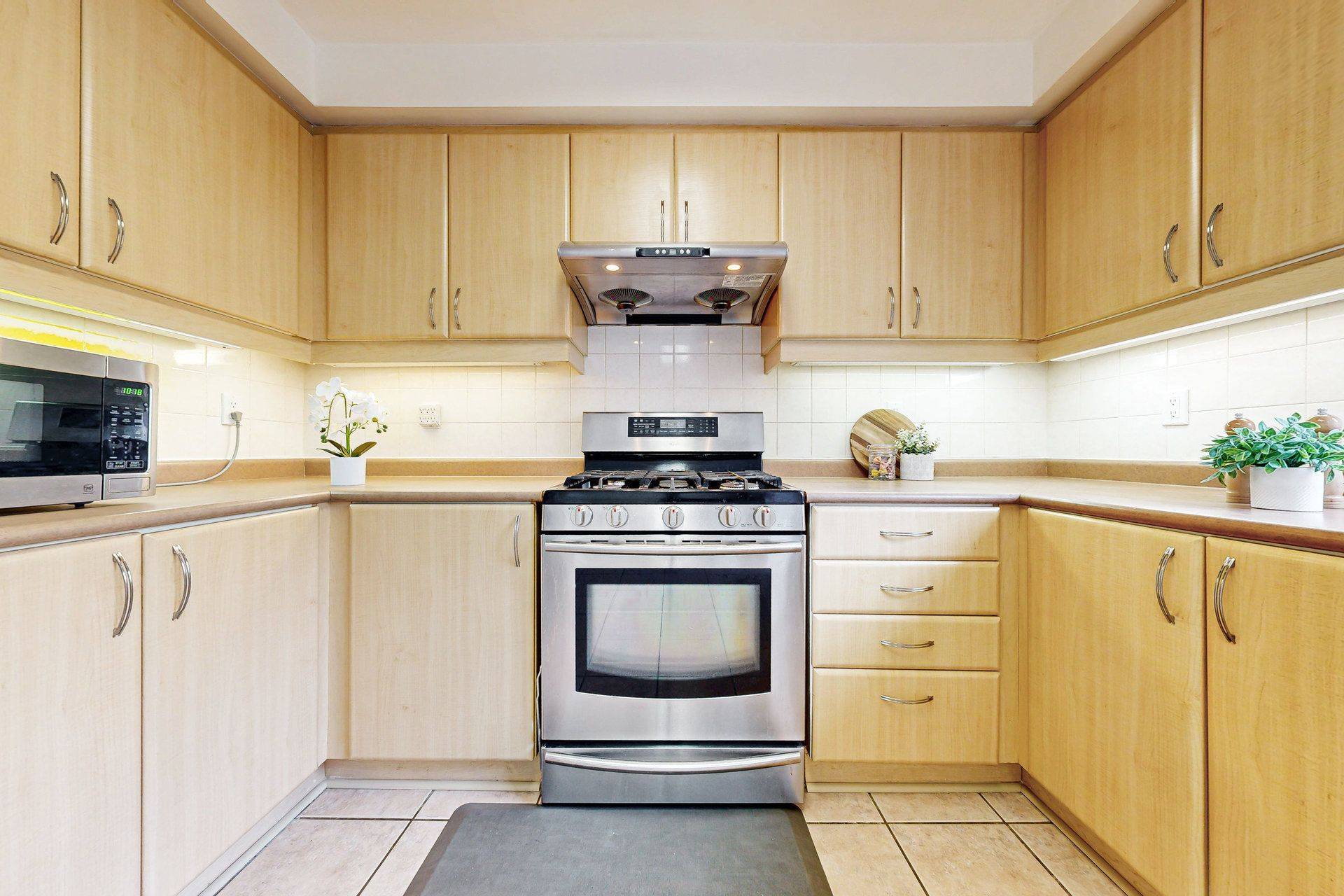 Toronto C13, ON M4A 2X6,26 Rumi CRES