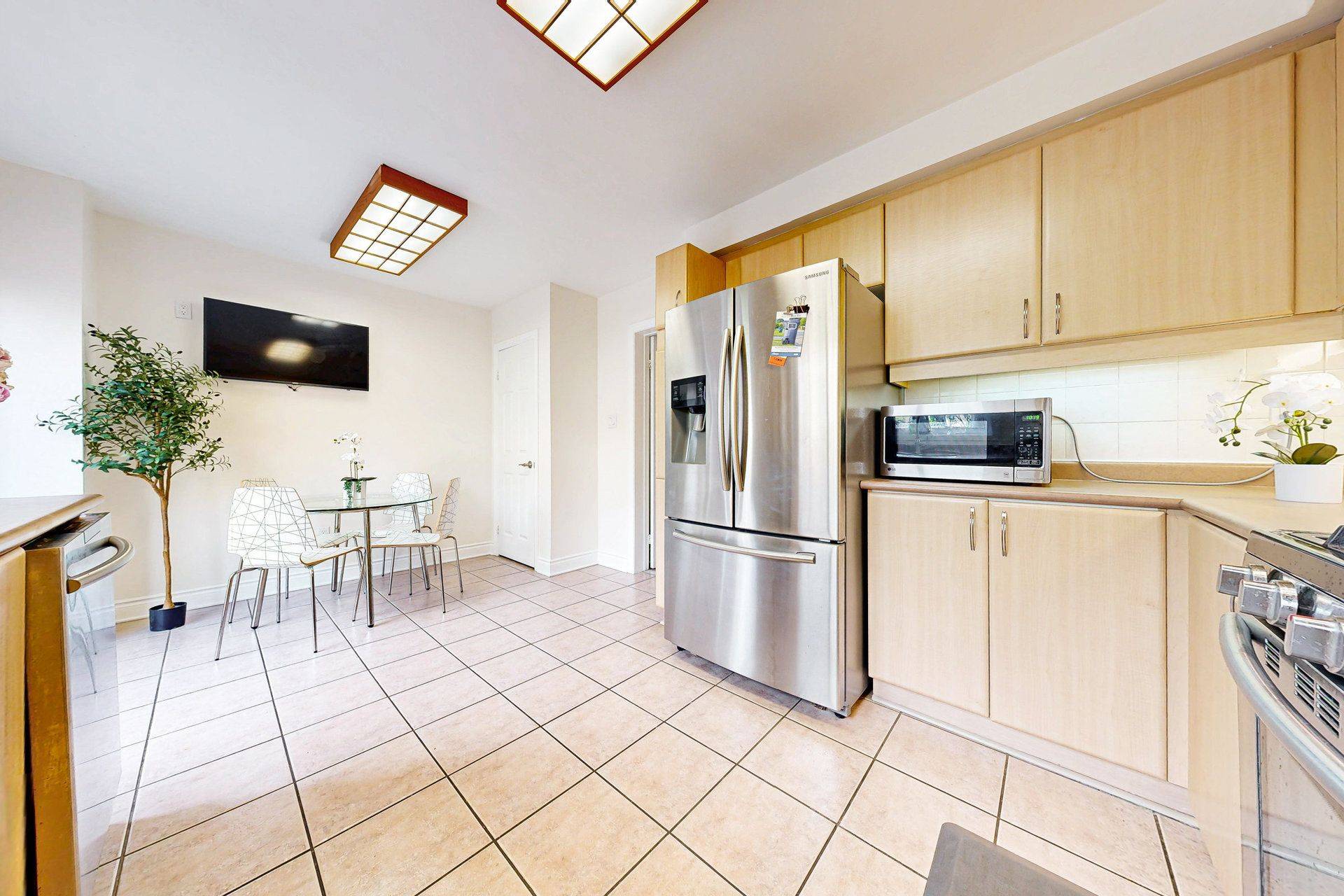 Toronto C13, ON M4A 2X6,26 Rumi CRES