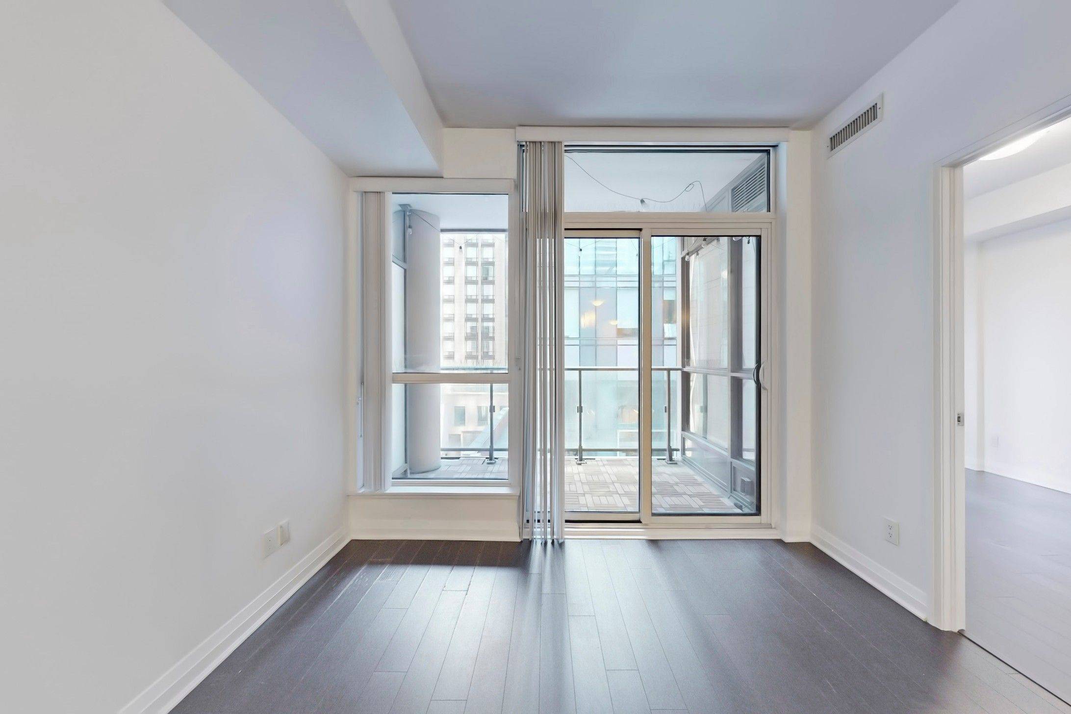 Toronto C01, ON M5V 0C4,8 Mercer ST #411