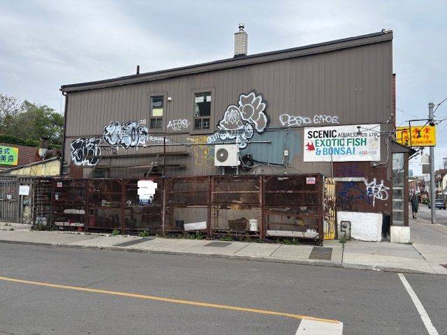 Toronto E01, ON M4M 1Y2,673 Gerrard ST E