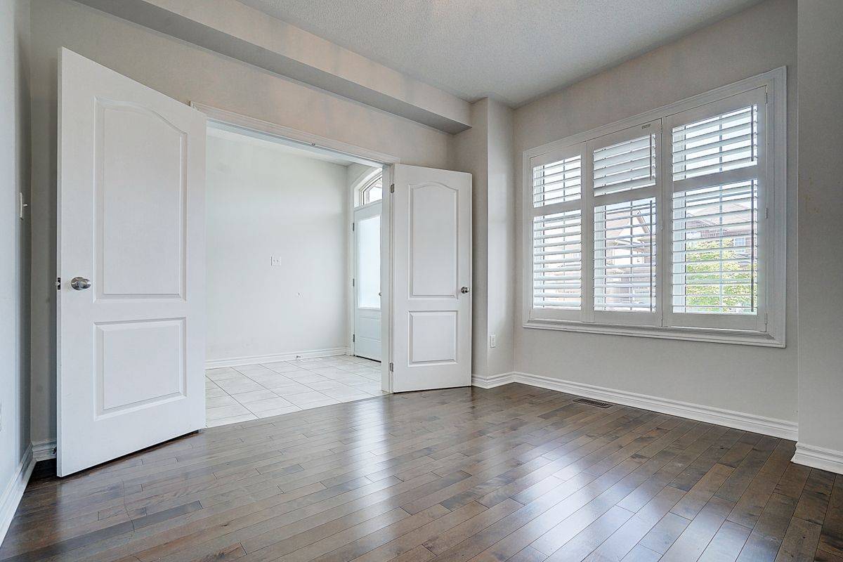 Oshawa, ON L1K 0W2,852 William Lee AVE
